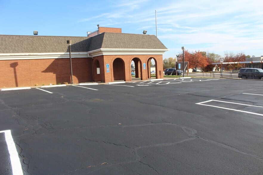 More Photos Of 311 S Main St, O'Fallon Office For Sale