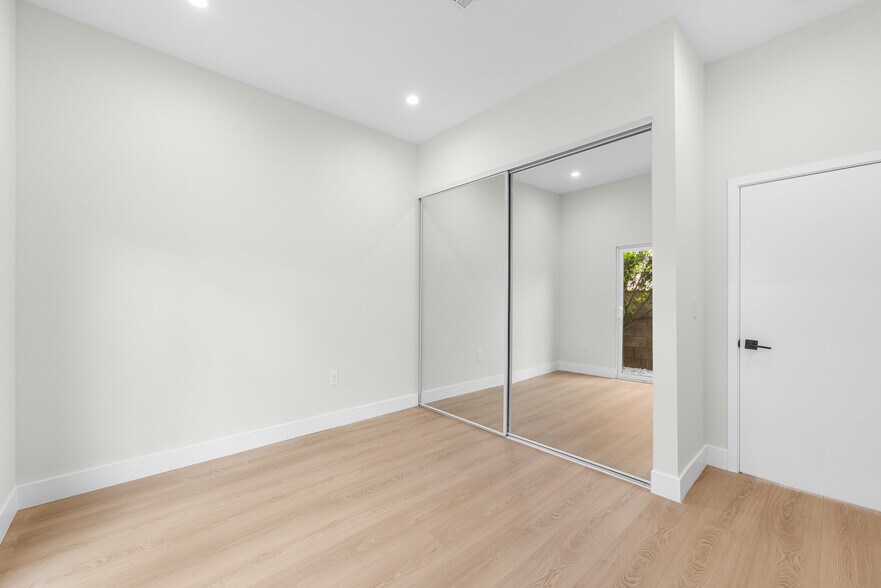 More Photos Of 5131 Don Pio Dr, Woodland Hills Multifamily For Sale