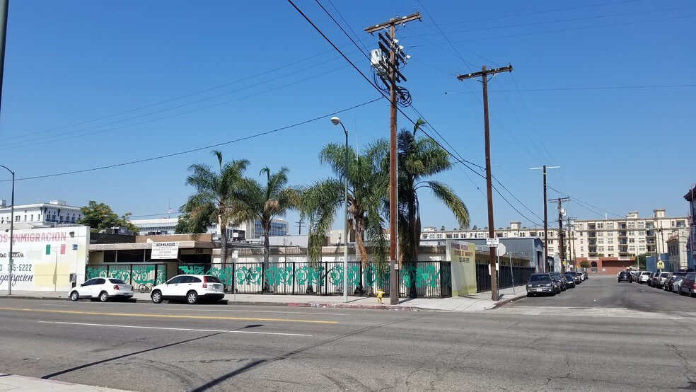 More Photos Of 2501 S Hill St, Los Angeles Office For Sale