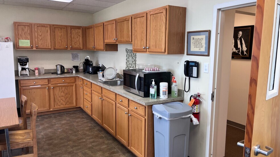 More Photos Of 831 DeKalb Pike, Blue Bell Schools For Sale