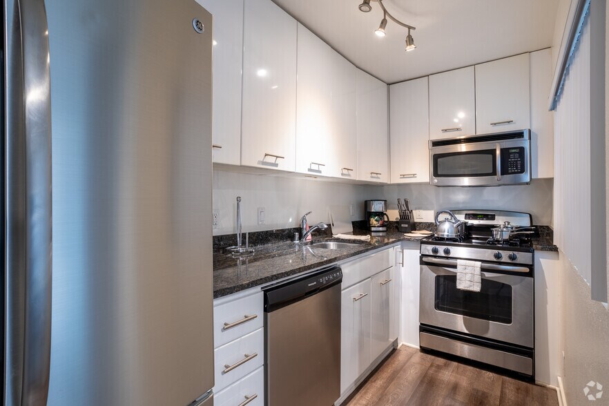 More Photos Of 7230 Franklin Ave, Los Angeles Apartments For Sale