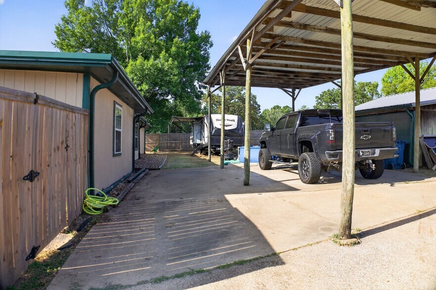 More Photos Of 3315 US Highway 259 N, Kilgore Light Distribution For Sale