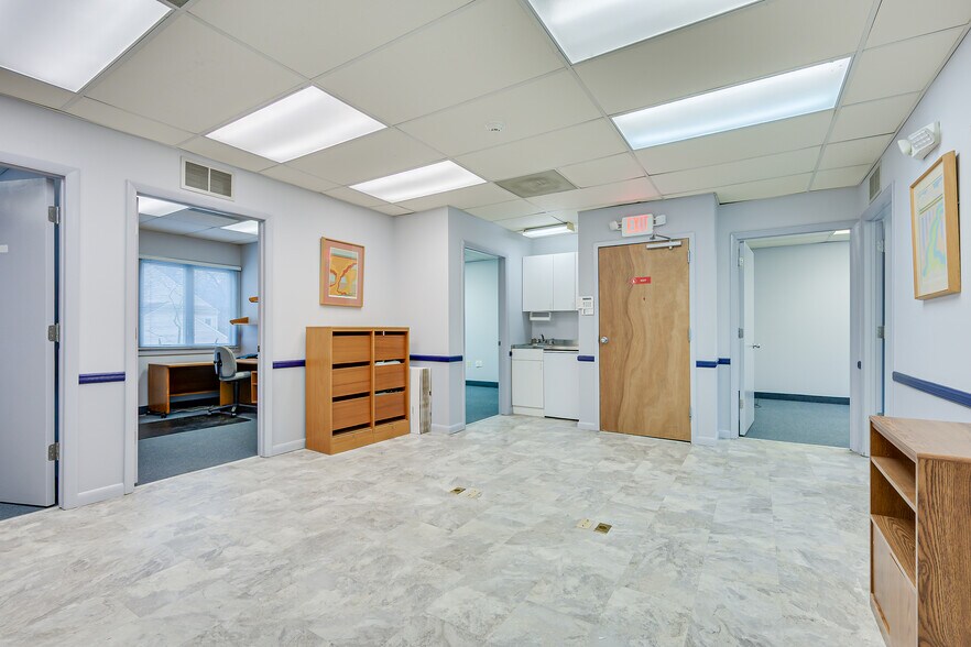 More Photos Of 11 Clyde Rd, Somerset Office For Sale