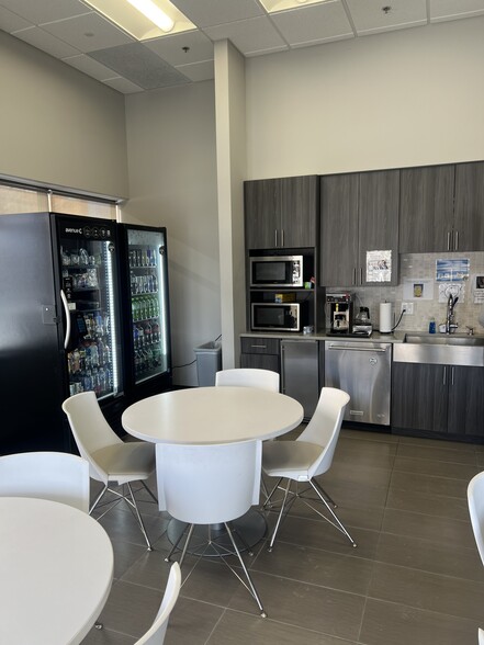 More Photos Of 2901 E 78th St, Bloomington Light Distribution For Sale