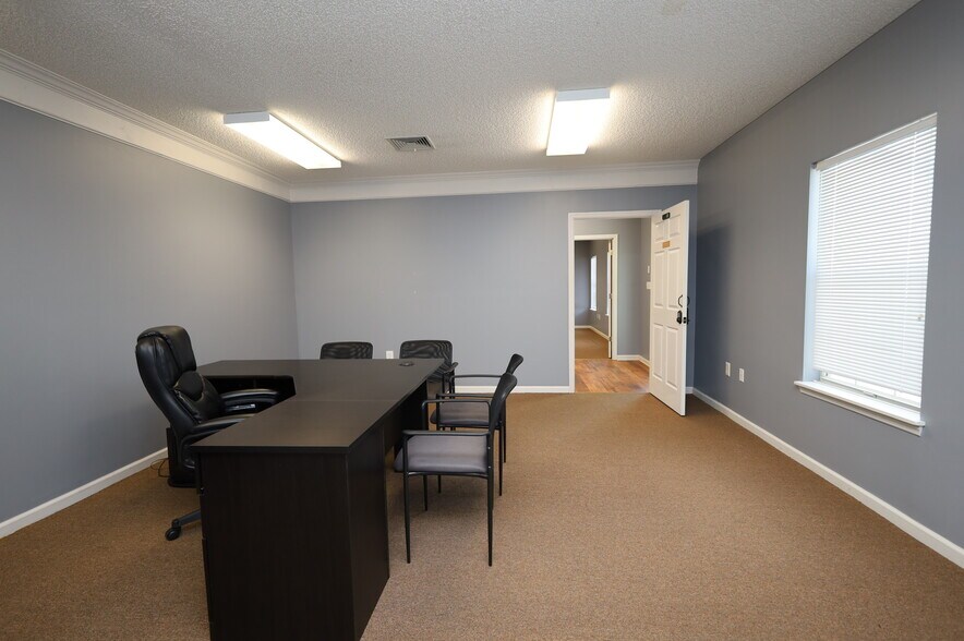 More Photos Of 3470 N Valdosta Rd, Valdosta Office For Lease