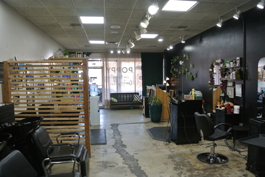 More Photos Of 127-131 N Grand Ave, Pullman General Retail For Sale