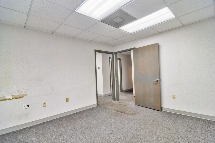 More Photos Of 3275 66th St N, Saint Petersburg Medical For Sale