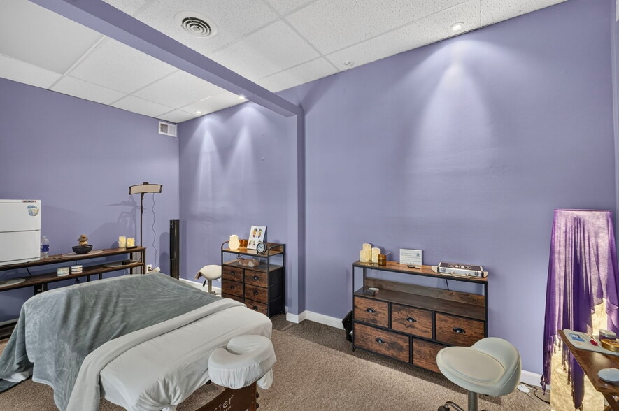 More Photos Of 1938 S Glenstone Ave, Springfield General Retail For Sale