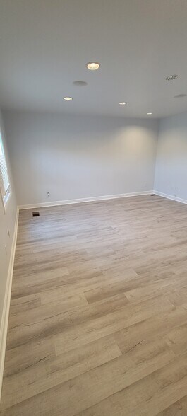 More Photos Of 8990-9002 Fern Park Dr, Burke Medical For Sale