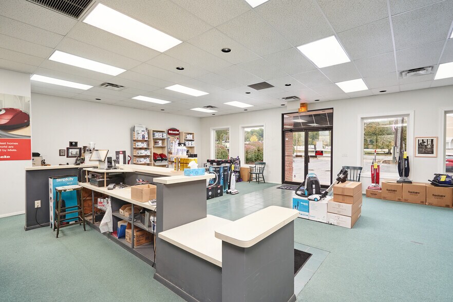 85 Ghent Rd, Akron, OH 44333 Freestanding For Sale