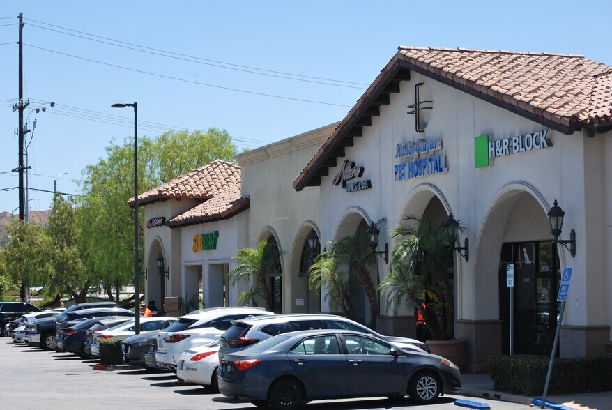 More Photos Of 29607 The Old Rd, Castaic Unknown For Lease