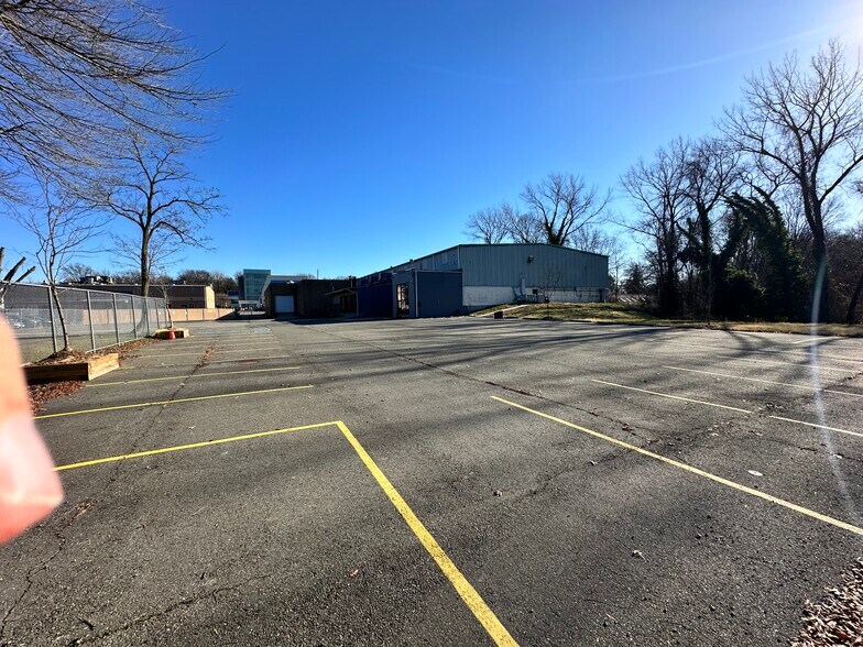 More Photos Of 4865 Arthur Kill Rd, Staten Island Warehouse For Lease