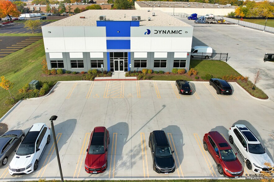 More Photos Of 250 N Schmale Rd, Carol Stream Warehouse For Lease