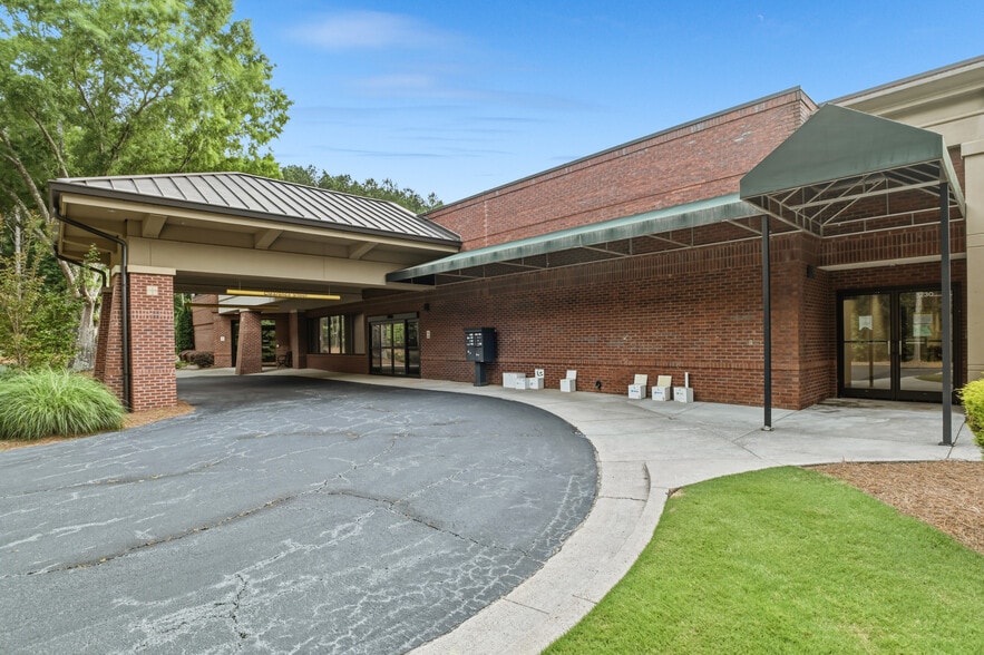More Photos Of 1230 Bald Ridge Marina Rd, Cumming Medical For Lease