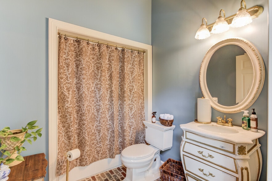 More Photos Of 152 E Shadburn Ave, Buford Office For Sale