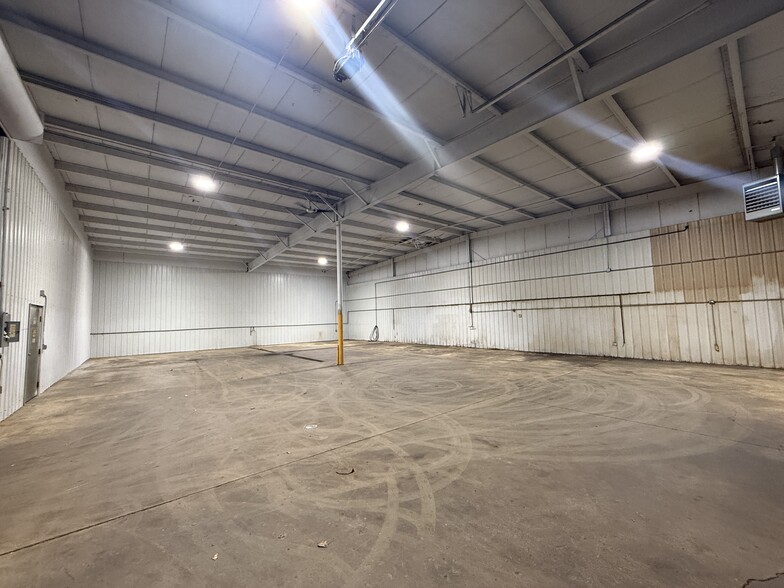 More Photos Of 2927 N Roemer Rd, Appleton Manufacturing For Lease