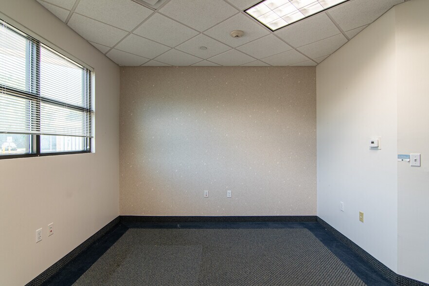More Photos Of 201 W 5th St, Bonham Medical For Sale