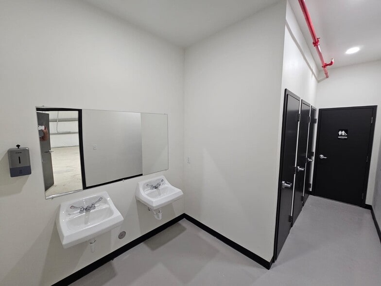 More Photos Of 6420 FM 1102, New Braunfels Unknown For Lease