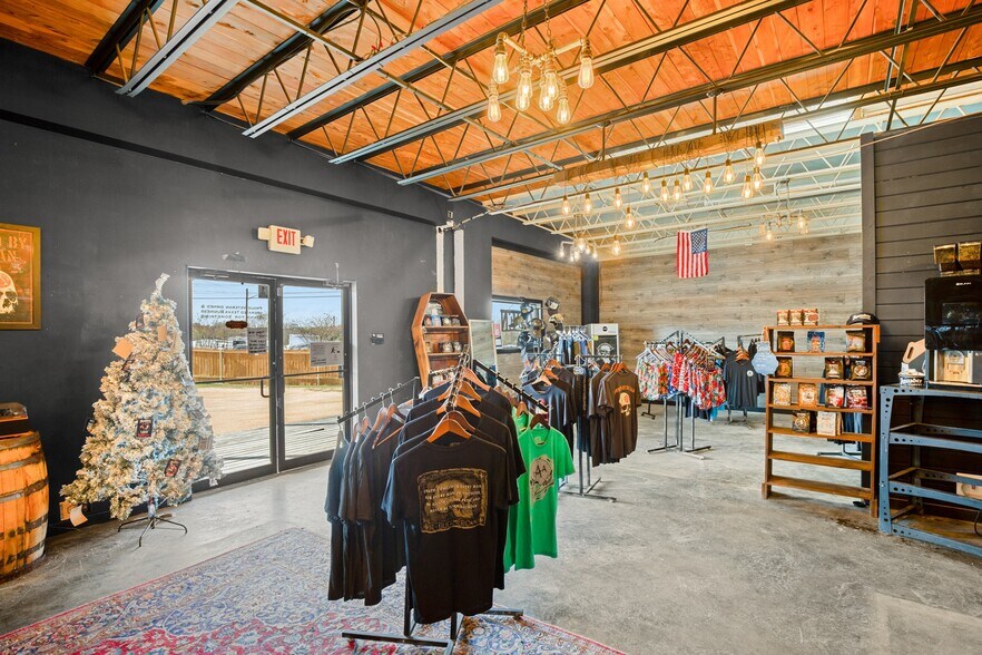 More Photos Of 4701 Hudson Bend Rd, Austin Freestanding For Sale