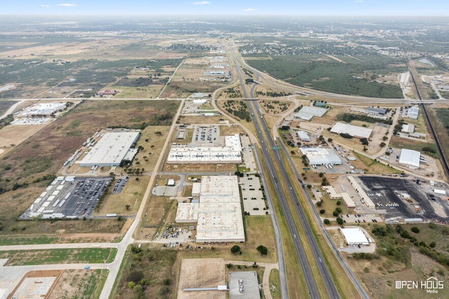More Photos Of 2813 Central Fwy E, Wichita Falls Industrial For Sale