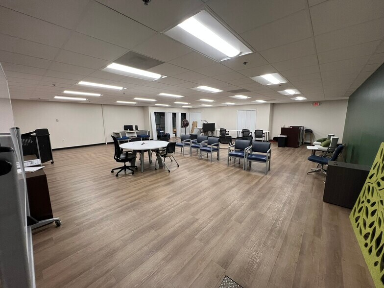 More Photos Of 11520 Granite St, Charlotte Distribution For Lease