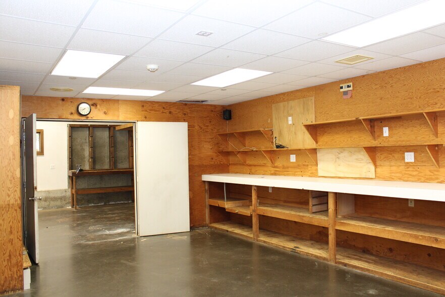 More Photos Of 75 Eastern Ave, Essex Flex For Sale