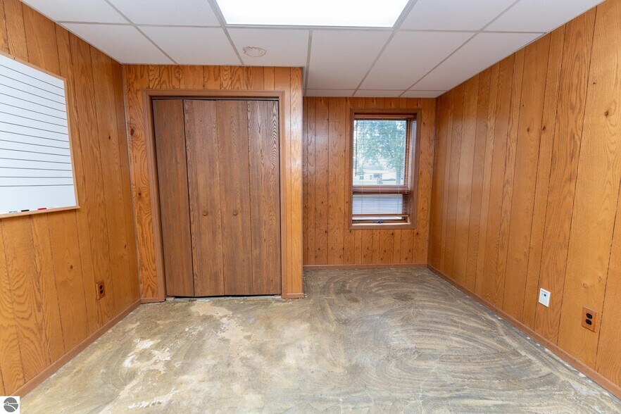 More Photos Of 910 Industrial Dr, Mount Pleasant Warehouse For Sale