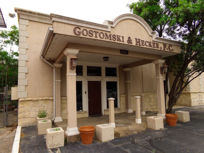 More Photos Of 607 Urban Loop, San Antonio Office For Sale