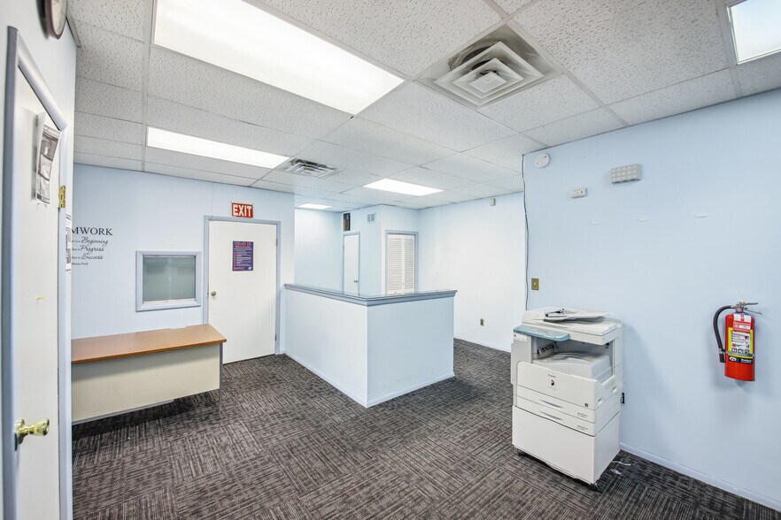 More Photos Of 178 Industrial Loop, Staten Island Warehouse For Lease