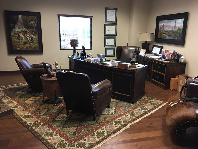 More Photos Of 205 S Alma Dr, Allen Warehouse For Lease