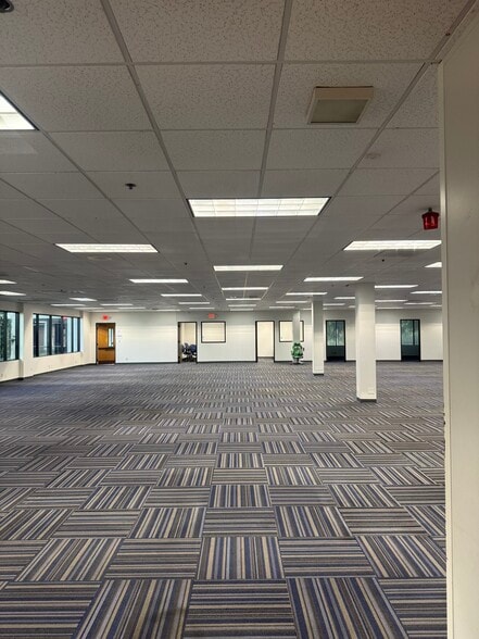 More Photos Of 200 Science Dr, Moorpark Light Manufacturing For Sale