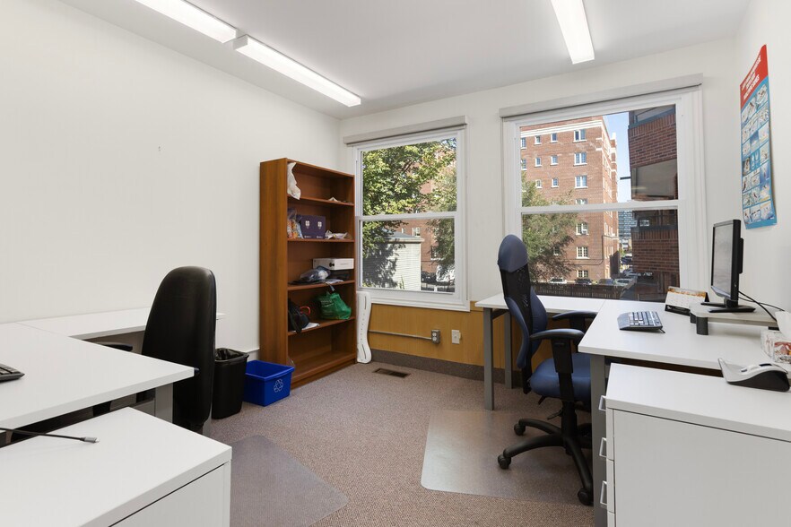 More Photos Of 307 Gilmour St, Ottawa Office For Sale