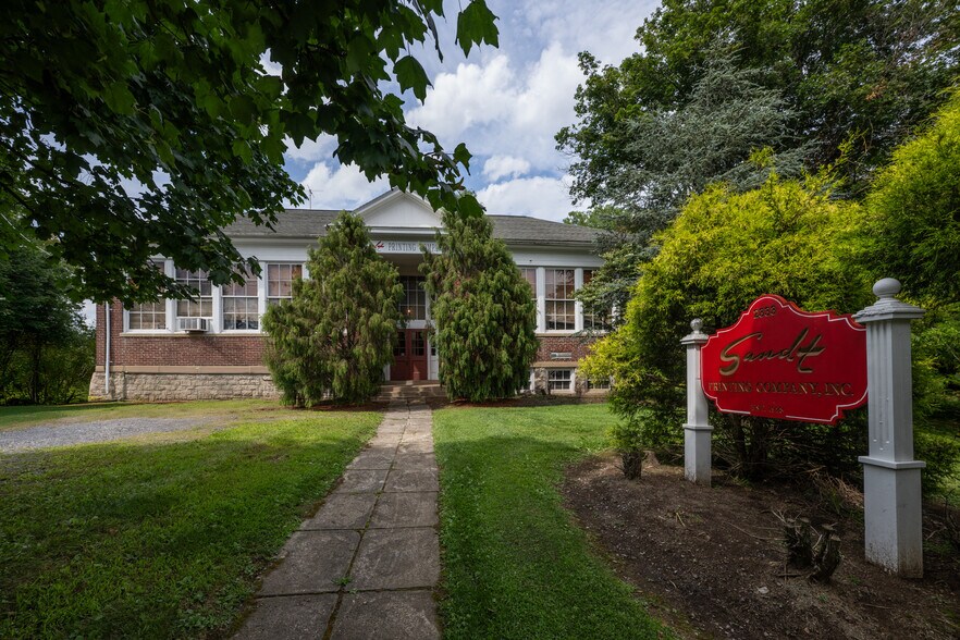 Primary Photo Of 2333 Northwood Ave, Easton Light Manufacturing For Sale