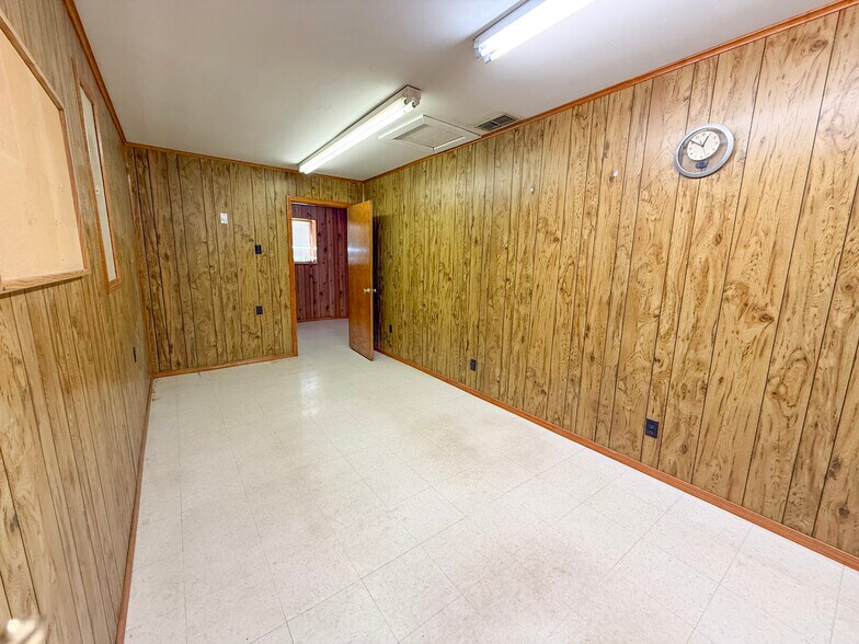 More Photos Of 11730 Highway 152, Pampa Warehouse For Sale