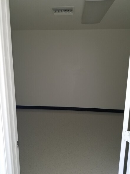 More Photos Of 1345 N Fitzgerald Ave, Rialto Warehouse For Lease