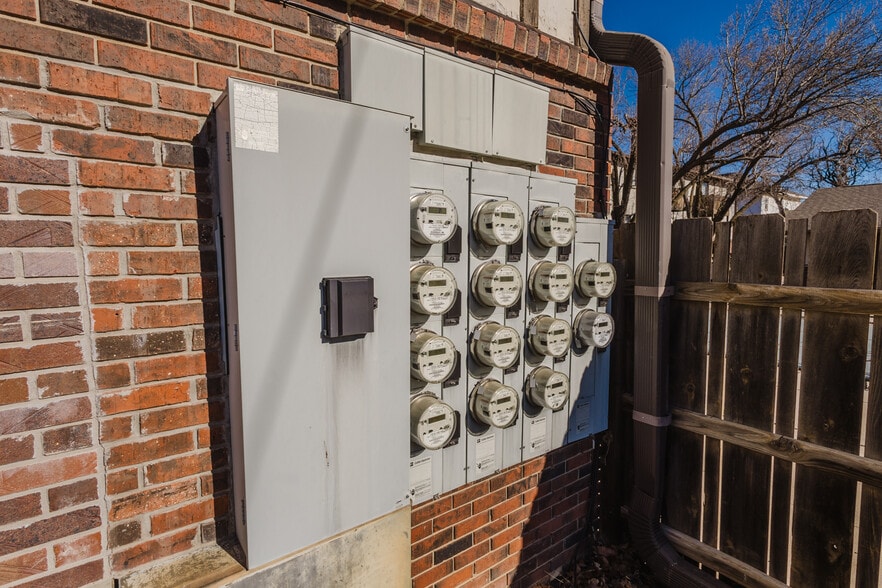 More Photos Of 401 E Avenue A, Hutchinson Apartments For Sale