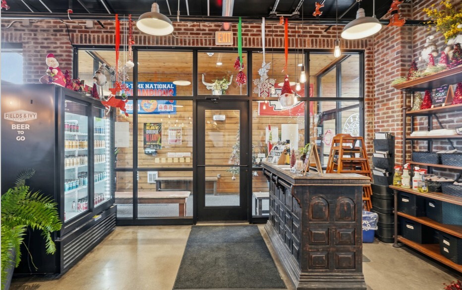 More Photos Of 706 E 23rd St, Lawrence Restaurant For Sale