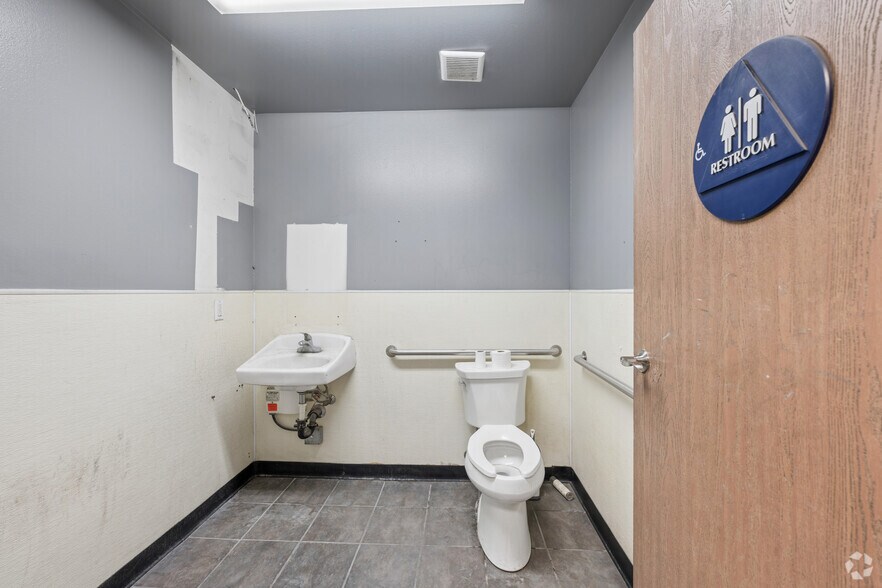 More Photos Of 15750 Arrow Hwy, Fontana Manufacturing For Lease