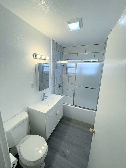 More Photos Of 1118 S Lake, Los Angeles Apartments For Sale