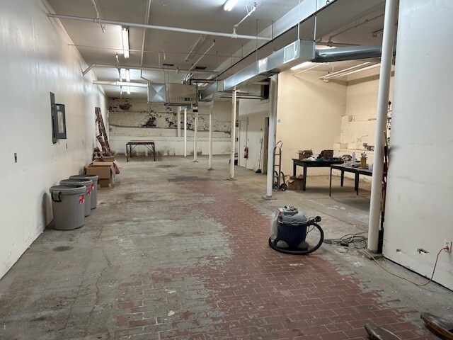 More Photos Of 16-18 Proctor St, Salem Warehouse For Lease
