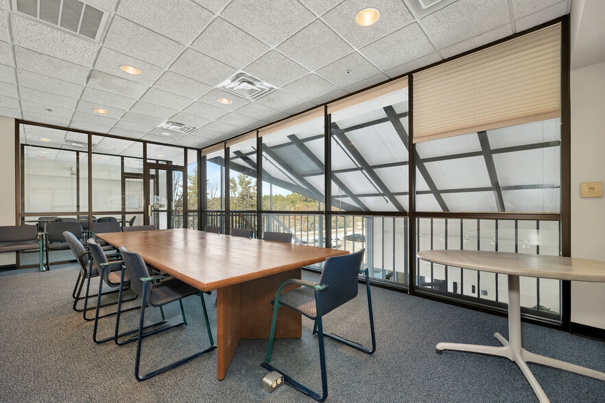 More Photos Of 41 Simon St, Nashua Flex For Lease