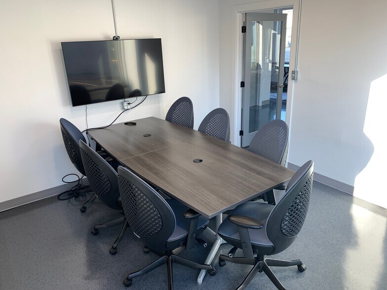 More Photos Of 196 Bay Ave, Highlands General Retail For Sale