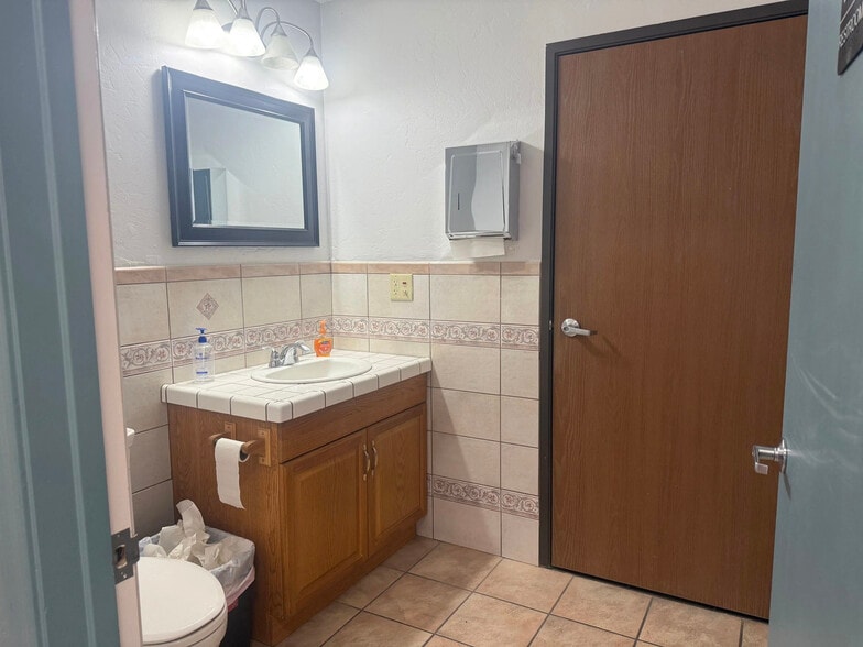 More Photos Of 4003 E Speedway Blvd, Tucson Research And Development For Lease