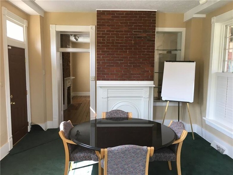 More Photos Of 323 S Main St, Zelienople Office Residential For Lease