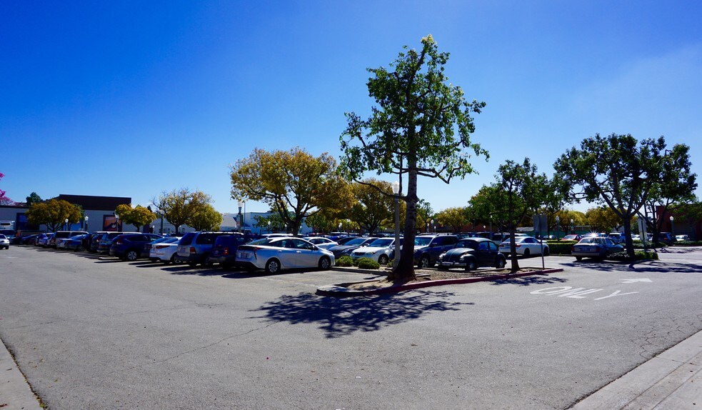 More Photos Of 140 W Wilshire Ave, Fullerton Storefront For Sale