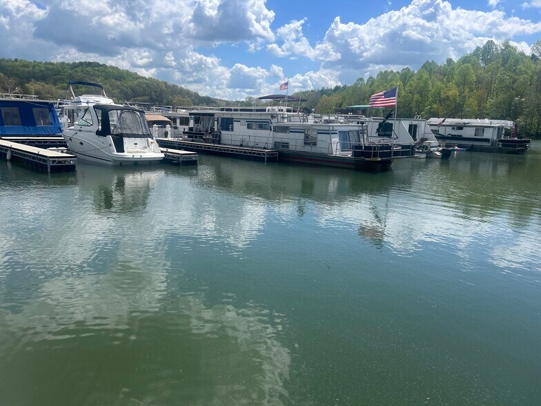 More Photos Of 1581 Kentucky Rte 2275, Staffordsville Marina For Sale