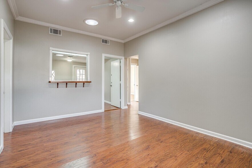 More Photos Of 2418 Cales Dr, Arlington Office Residential For Sale