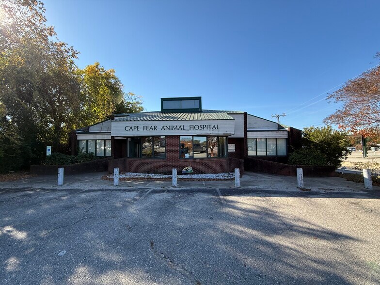 More Photos Of 3309 Bragg Blvd, Fayetteville Veterinarian Kennel For Lease