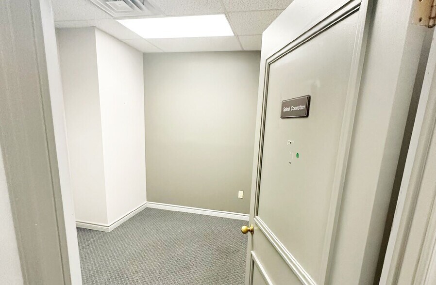 More Photos Of 258 Killaly St W, Port Colborne Storefront For Lease