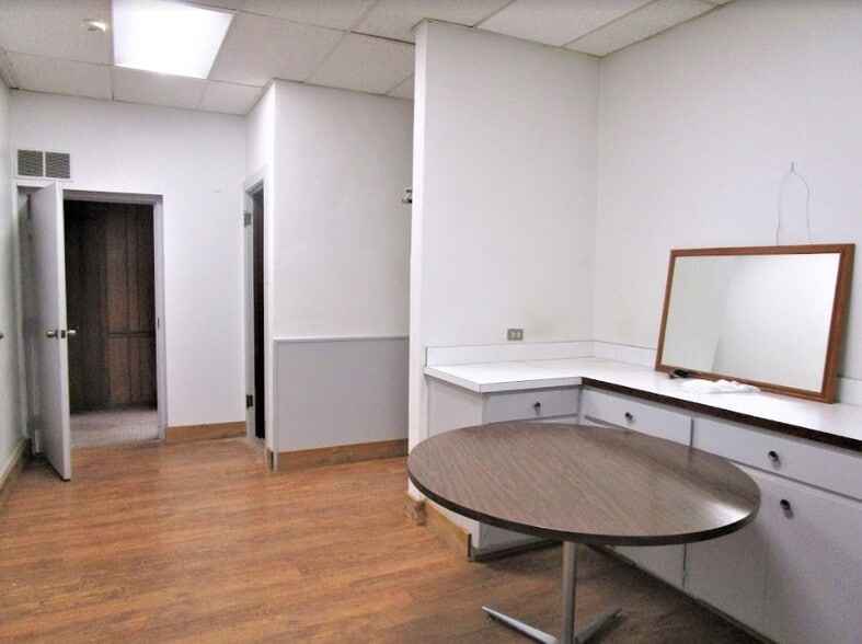 More Photos Of 100 S Main St, Miami Office For Sale